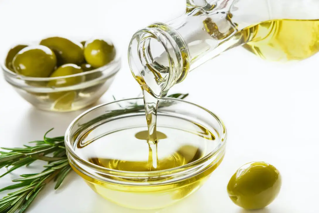 Olive oil and olives in bowls